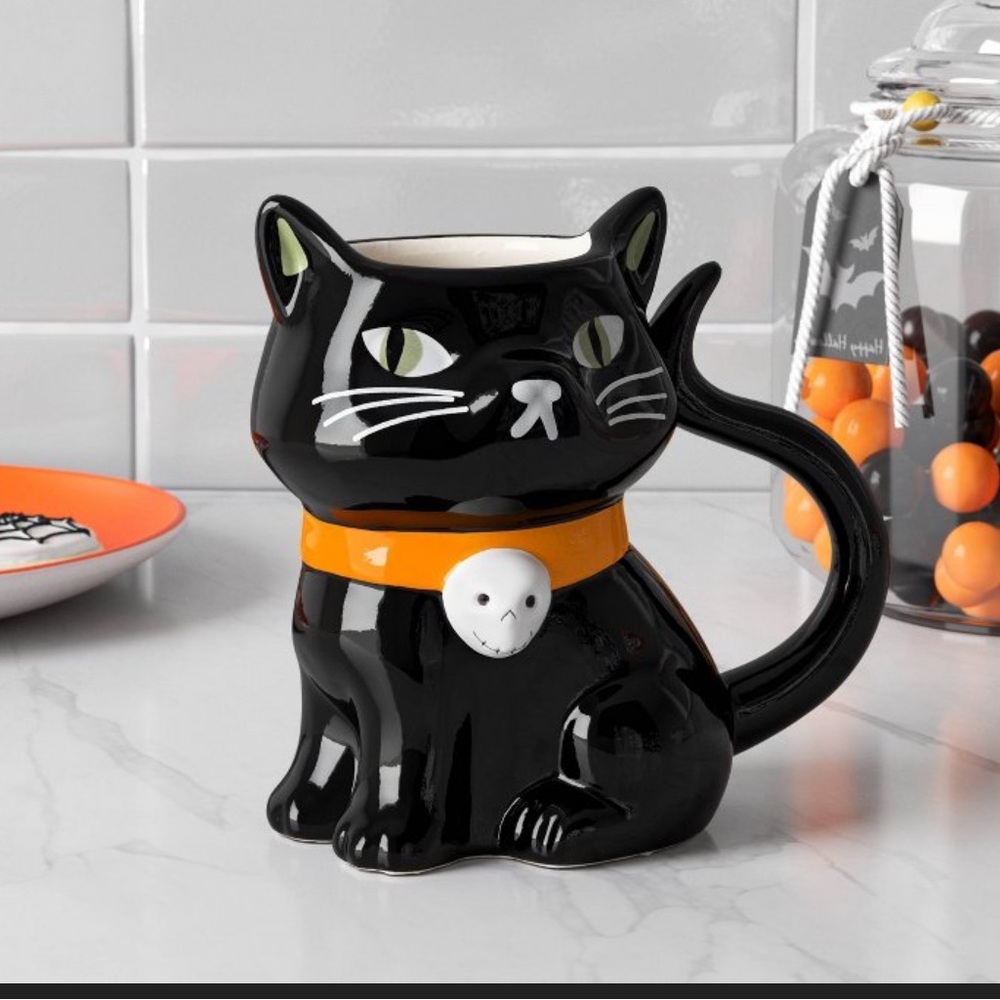 Hyde and EEK! Boutique 12 oz. Figural Black Cat Mug